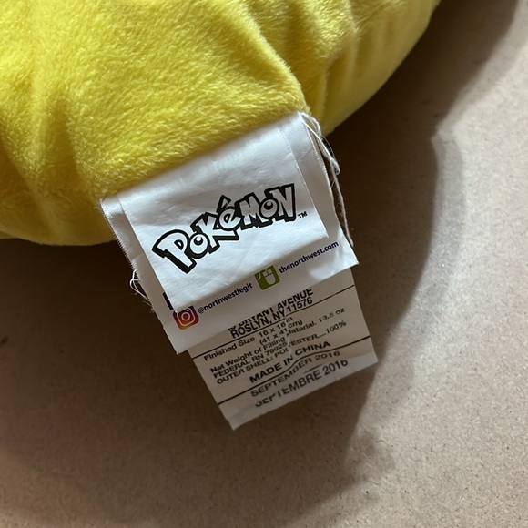 Pokémon Pikachu Pillow ⬇️ - Picture 2 of 3